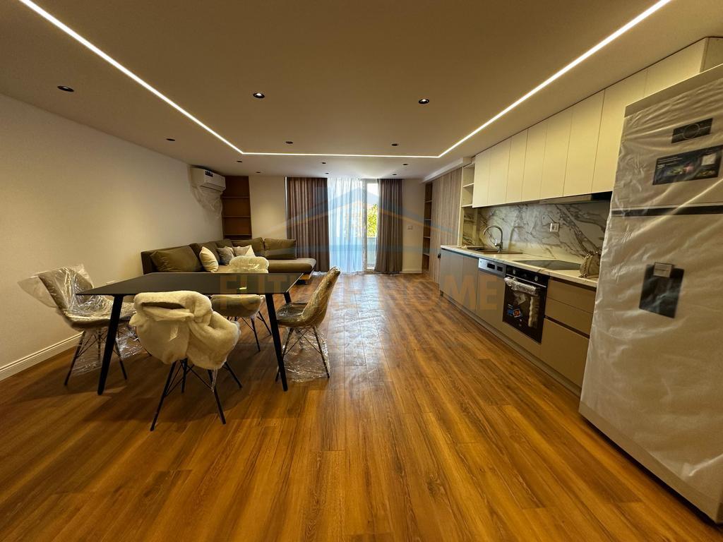 Shitet, Duplex, Golden Park, Tiranë.