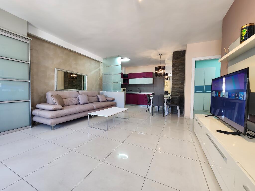 Apartament me qira: 3+1 & 2 ballkone 📍Qendër/ pazari ri (100 m2)