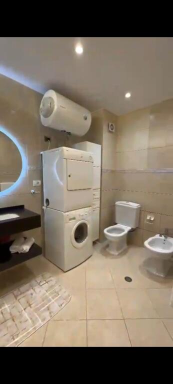 Shitet: Apartament 2+1+2 Petro Nini,(Le Bon)
