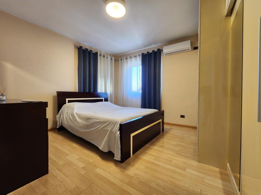 Apartament me qira: 3+1 & 2 ballkone 📍Qendër/ pazari ri (100 m2)