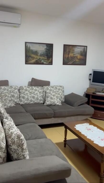 Apartament me qera 1+1 Xhamllik