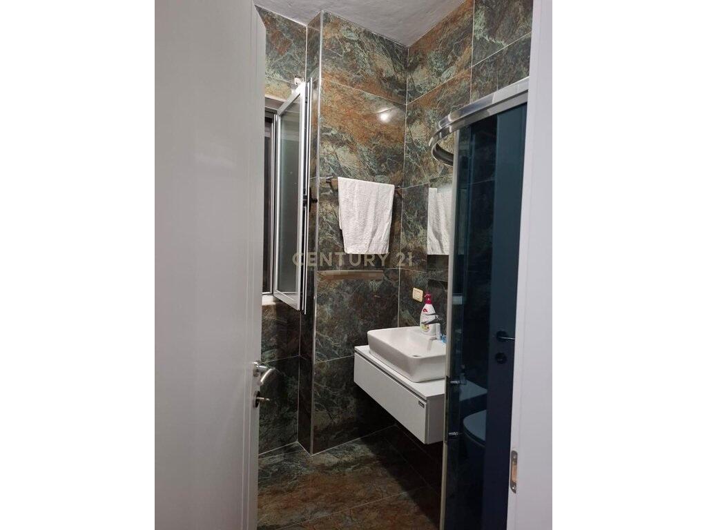 APARTAMENT ME QIRA 2+1+2 TEK FRESKU