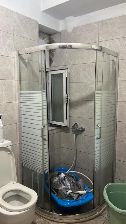 🏢 Tek Ish Nisheraku, Blv “Gjergj Fishta“, jepet me qera apartament 1+1, e mobiluar.💶 CMIMI 50,000Leke
