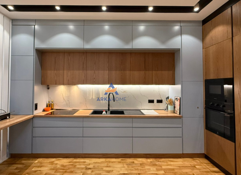 SHITET APARTAMENT (PENTHOUSE) 170M2 "QESARAK".