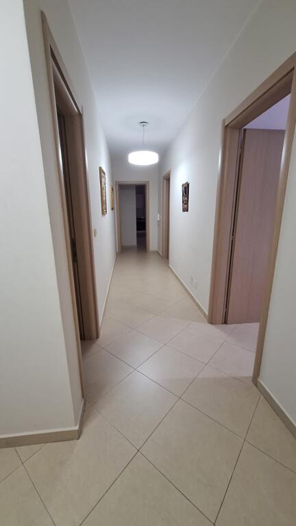 Me Qera: 2+1+2wc 📍Stacioni i Trenit - Gener 2 || Kt.3 || Ndërtuar në 2015 - S.110m²