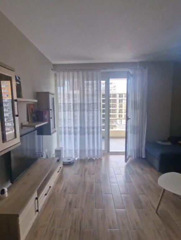 Apartament  për qira 1+1 + 1 vend parkimi (Fusha e aviacionit)