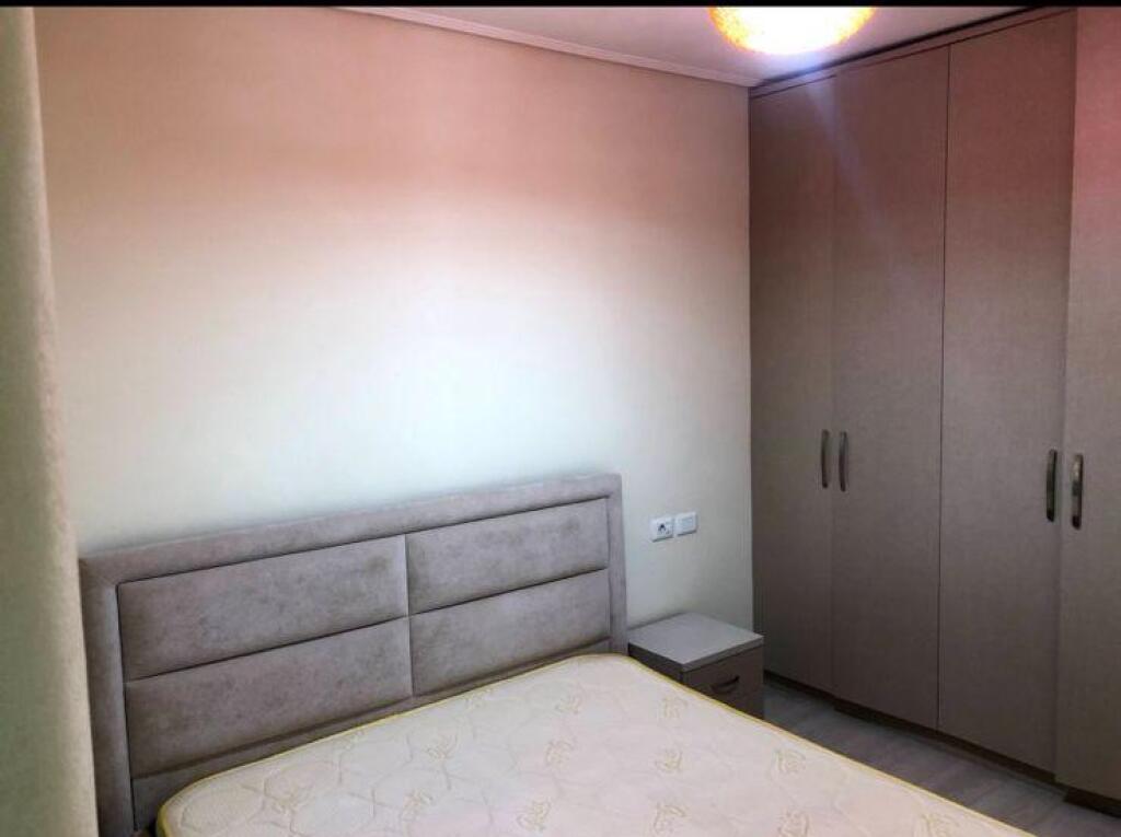 🏢 Tek Ish Nisheraku, Blv “Gjergj Fishta“, jepet me qera apartament 1+1, e mobiluar.💶 CMIMI 50,000Leke