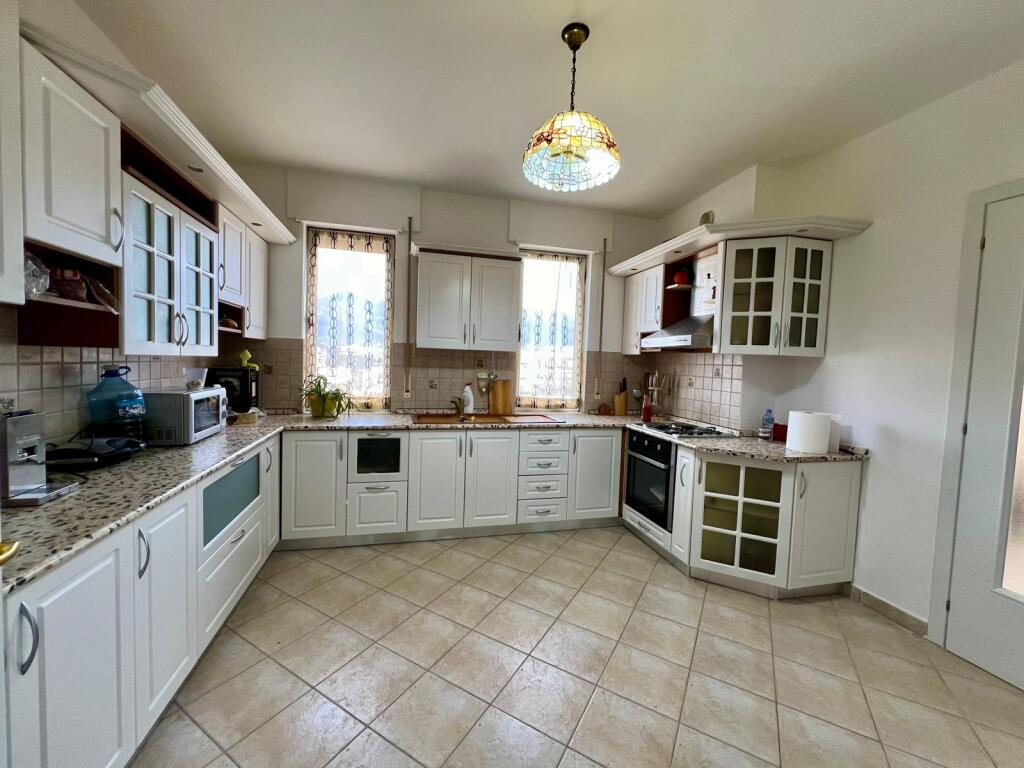 Apartament 2+1 për Qira – Rruga e Barrikadave