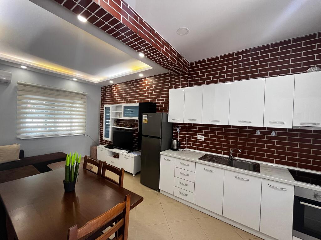 Shtepi private 2+1 me oborr per Qira tek Sefer Efendiu - Durres.