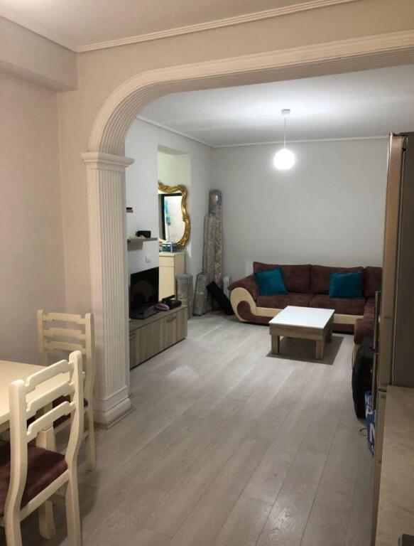 🏢 Tek Ish Nisheraku, Blv “Gjergj Fishta“, jepet me qera apartament 1+1, e mobiluar.💶 CMIMI 50,000Leke