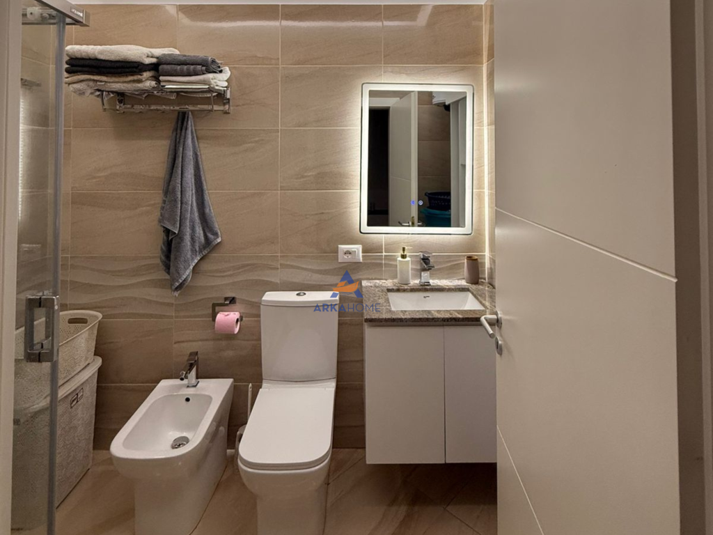 SHITET APARTAMENT (PENTHOUSE) 170M2 "QESARAK".