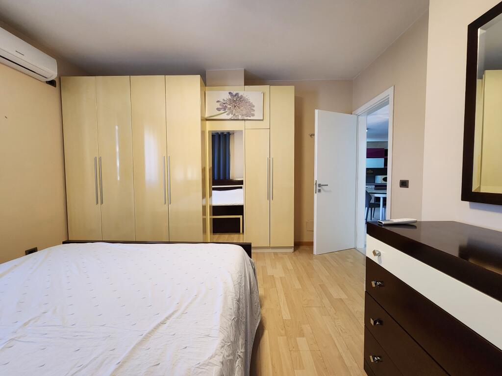 Apartament me qira: 3+1 & 2 ballkone 📍Qendër/ pazari ri (100 m2)