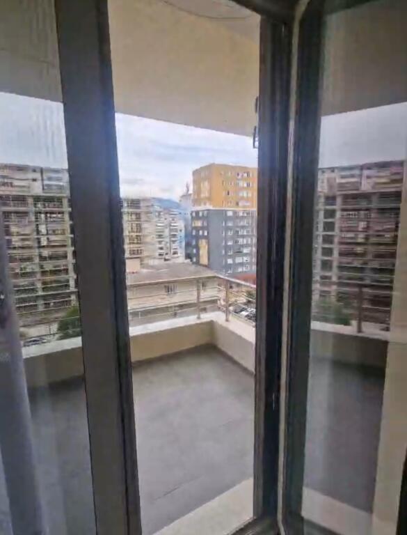 Apartament  për qira 1+1 + 1 vend parkimi (Fusha e aviacionit)