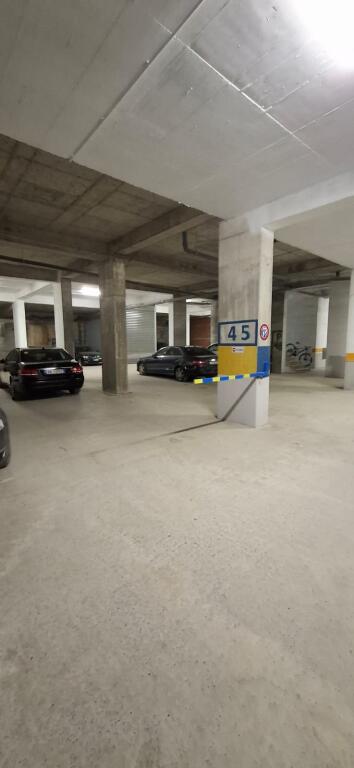 Apartament  për qira 1+1 + 1 vend parkimi (Fusha e aviacionit)