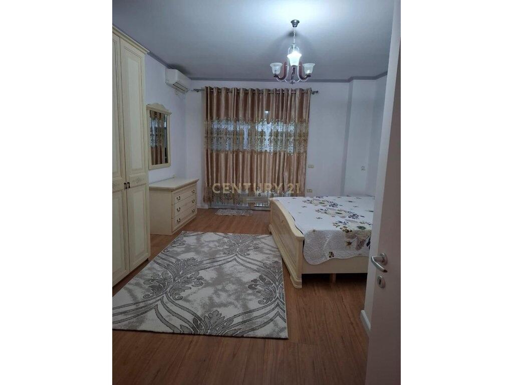 APARTAMENT ME QIRA 2+1+2 TEK FRESKU
