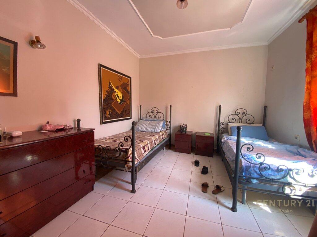 APARTMENT 1+1 DIBRA STREET, MEDRESE!
