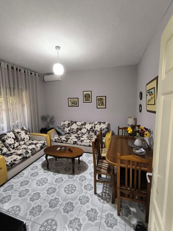 Jepet me qera një apartament 1+1 në zonën e kërkuar të Don Boskos.