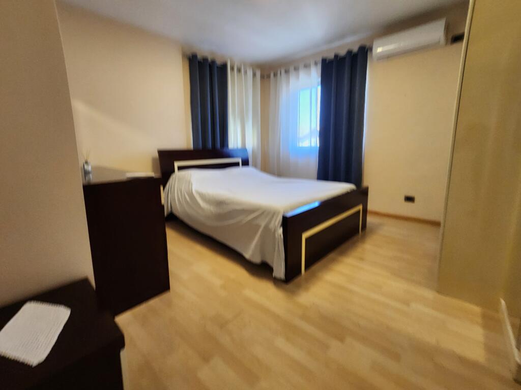 Apartament me qira: 3+1 & 2 ballkone 📍Qendër/ pazari ri (100 m2)