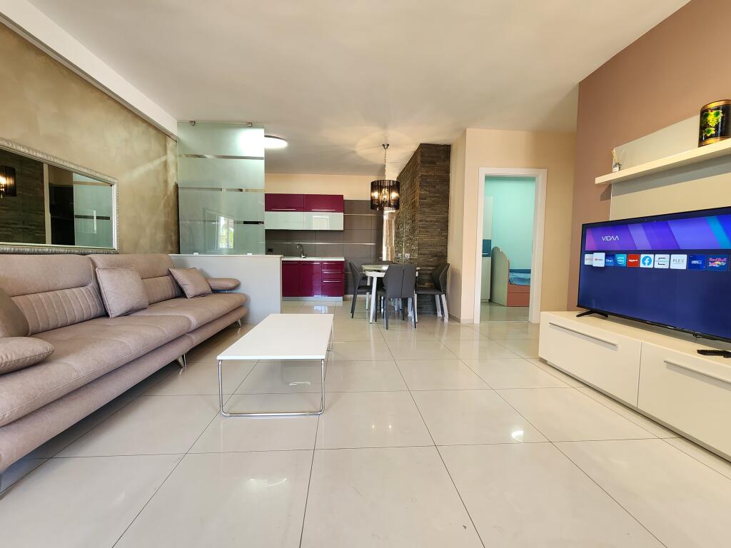 Apartament me qira: 3+1 & 2 ballkone 📍Qendër/ pazari ri (100 m2)