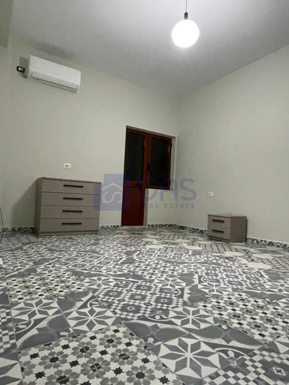 Apartament 2+1 për qira në Rrugën Siri Kodra