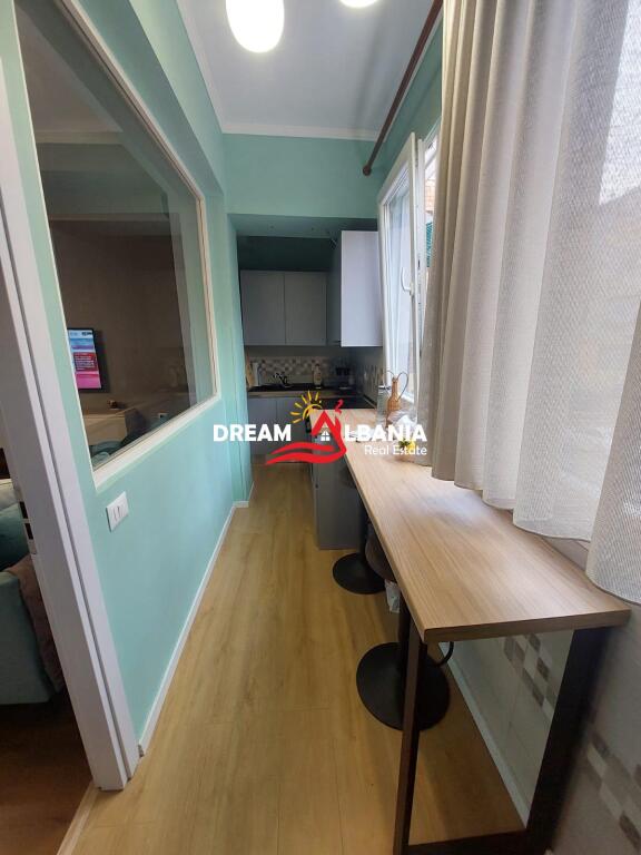 Vila me qera prane Shkolles se Baletit (ID 4251340)