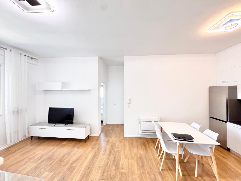 APARTAMENT ME QIRA 2+1+POST PARKIMI KINOSTUDIO