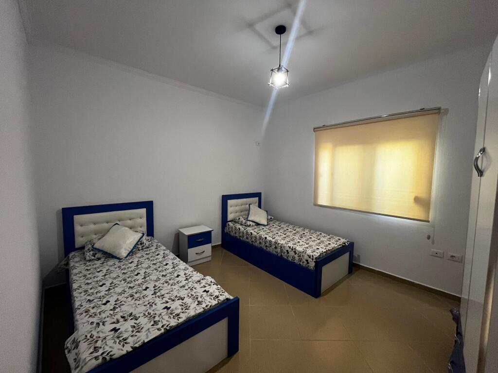 Shtepi private 2+1 me oborr per Qira tek Sefer Efendiu - Durres.