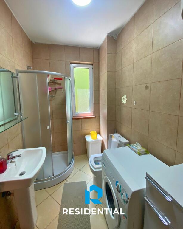 Tek Kodra E Diellit 1, Jepet Me Qira Apartament 2+1 I Mobiluar!