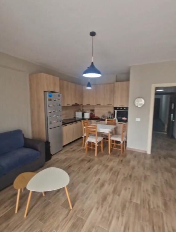 Apartament  për qira 1+1 + 1 vend parkimi (Fusha e aviacionit)