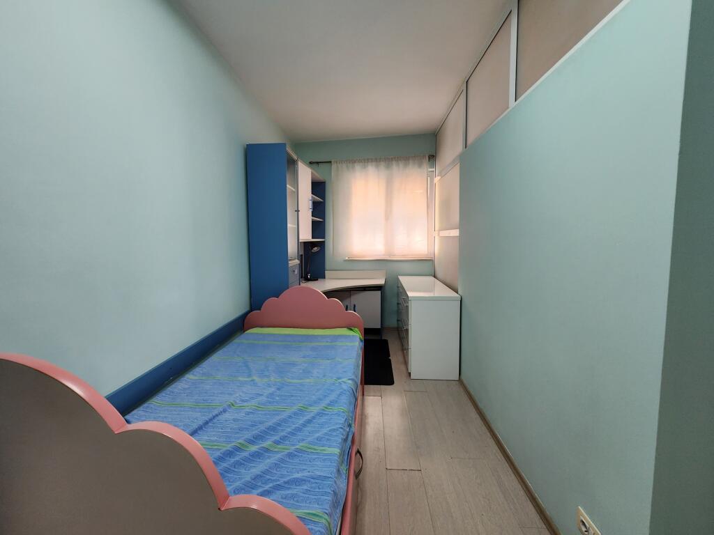 Apartament me qira: 3+1 & 2 ballkone 📍Qendër/ pazari ri (100 m2)