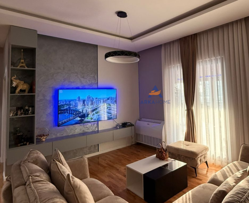 SHITET APARTAMENT (PENTHOUSE) 170M2 "QESARAK".