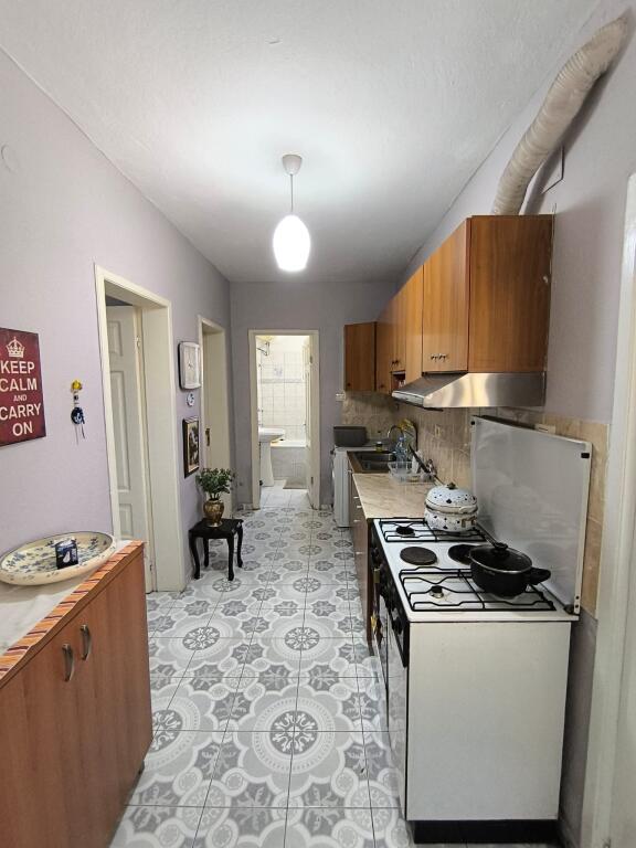Apartament 1+1 për Qira – Rruga Albanopoli (Vilë Private)