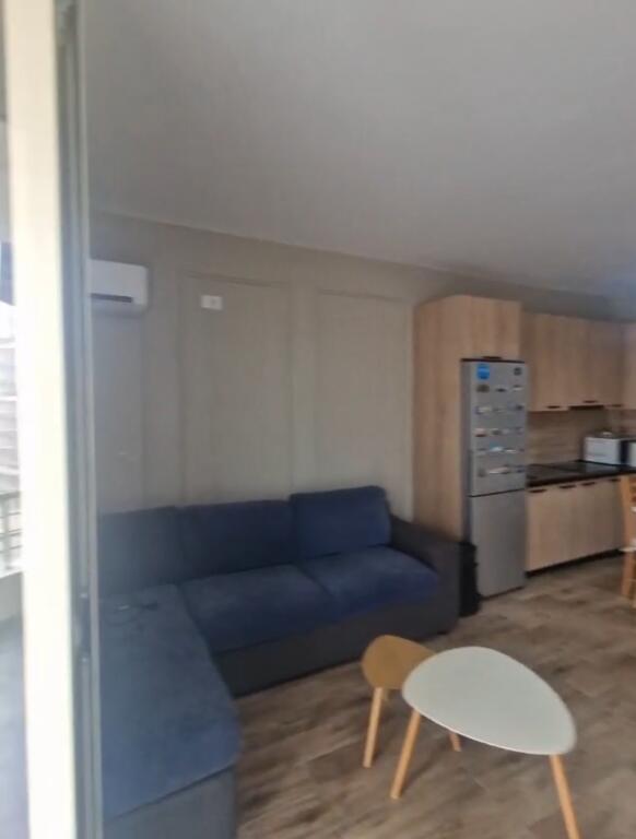 Apartament  për qira 1+1 + 1 vend parkimi (Fusha e aviacionit)