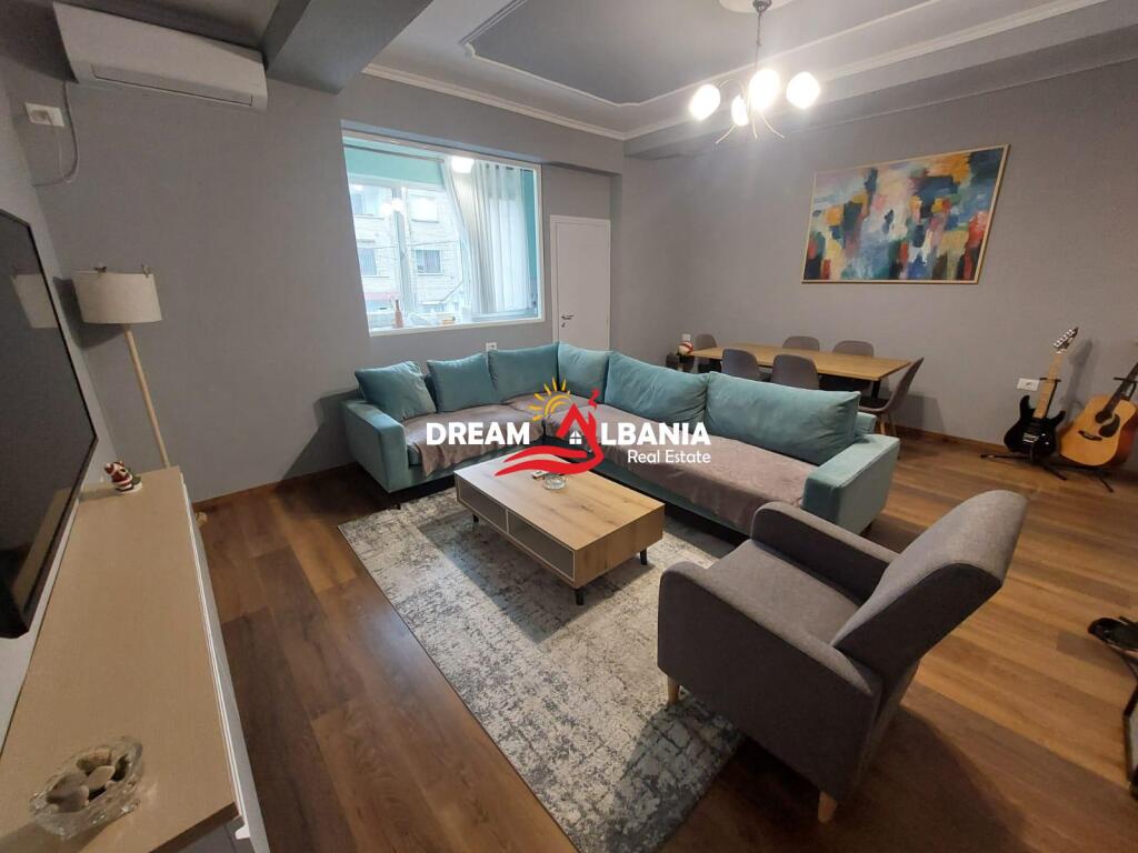 Vila me qera prane Shkolles se Baletit (ID 4251340)