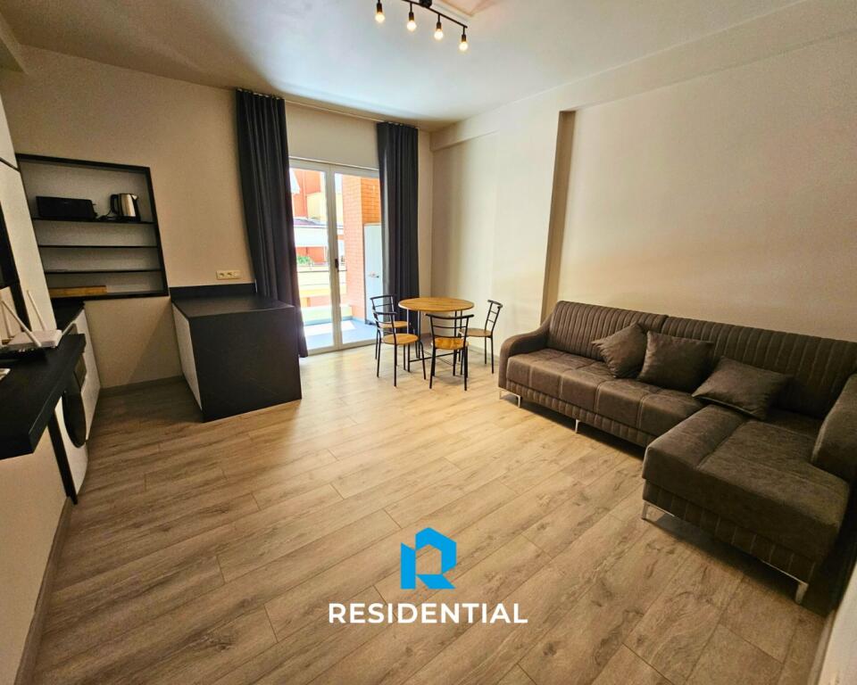 Tek Liqeni I Thate Jepet Me Qira Apartament 1+1 I Mobiluar!