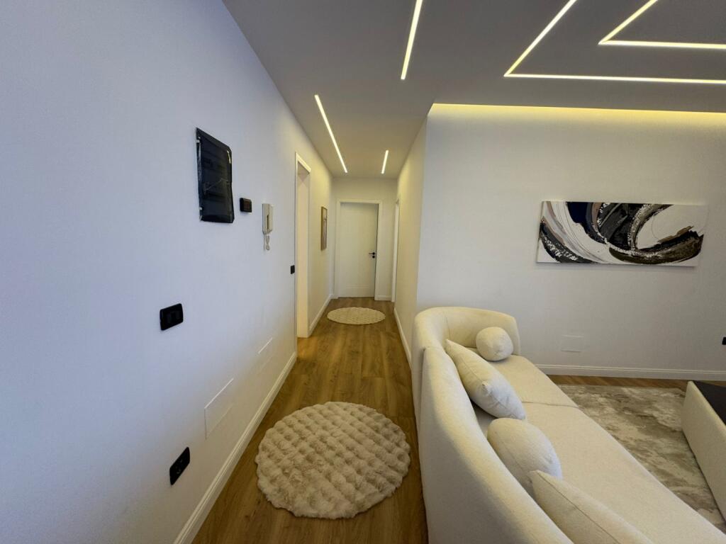 Shitet apartament 2+1+2 - Rruga e Kosovareve