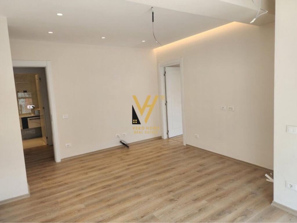 JEPET ME QERA AMBIENT 92 M2 NË BULEVARDIN E RI 500 EURO