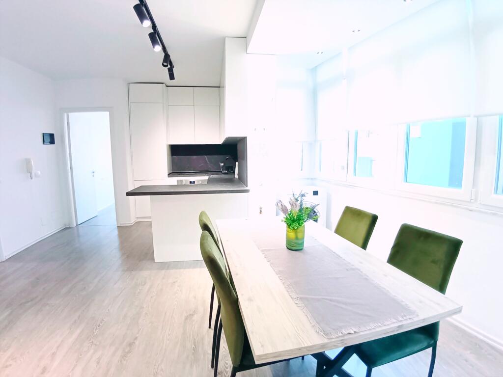 Apartament 1+1 për qira pranë Optika Roma, Pazari ri.