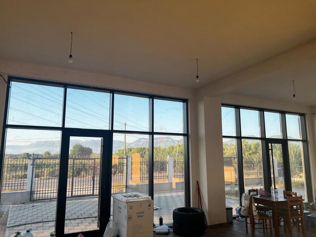 Spazio commerciale in affitto