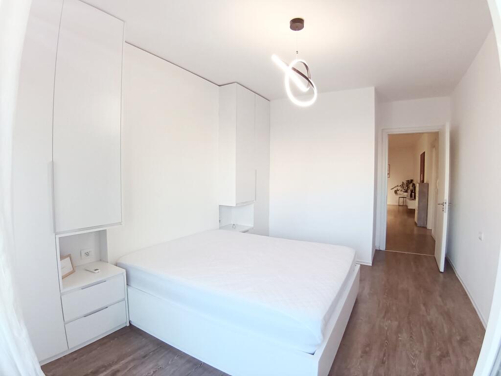 Apartament 1+1 për qira pranë Optika Roma, Pazari ri.