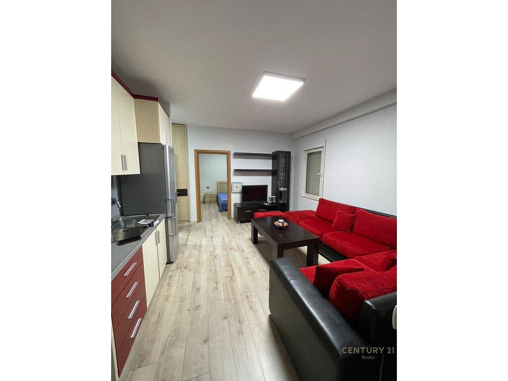 JEPET ME QIRA APARTAMENT 1+1+ VERANDE TEK RRUGA E ULLISHTES!