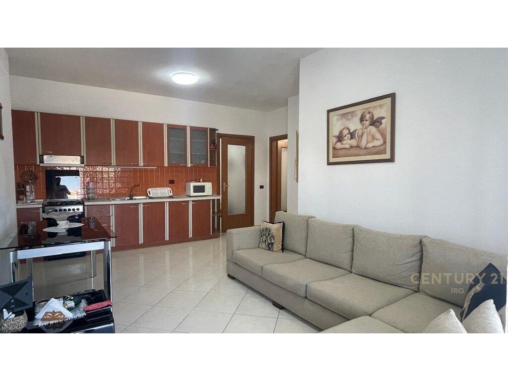I am selling a 2+1+2 apartment, 99m near Brryli!