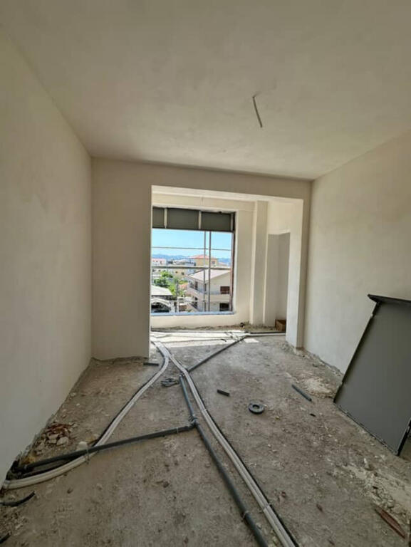 SHES APARTAMENT 2+1 BULEVARDI RI TIRANE