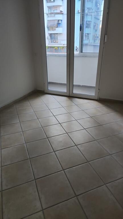 Appartamento per ufficio 3+1 in affitto in Bulevard Gjergj Fishta!