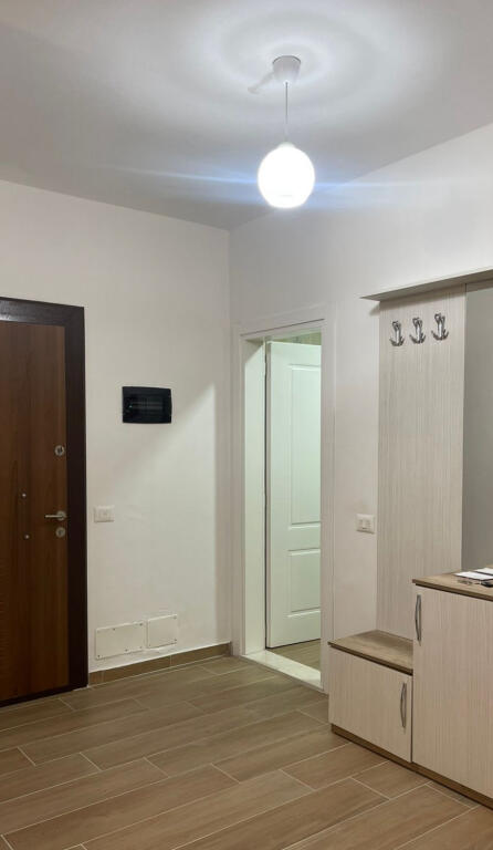Jepet apartament 1+1+garazhd ne qender tek Selvia.