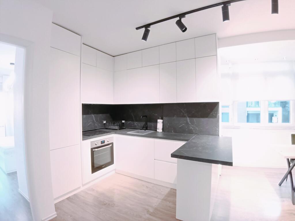 Apartament 1+1 për qira pranë Optika Roma, Pazari ri.