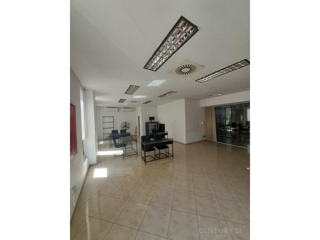 Zyrë me Qira në Torre Drin Center, Tiranë – 70 m² | 1200€/muaj