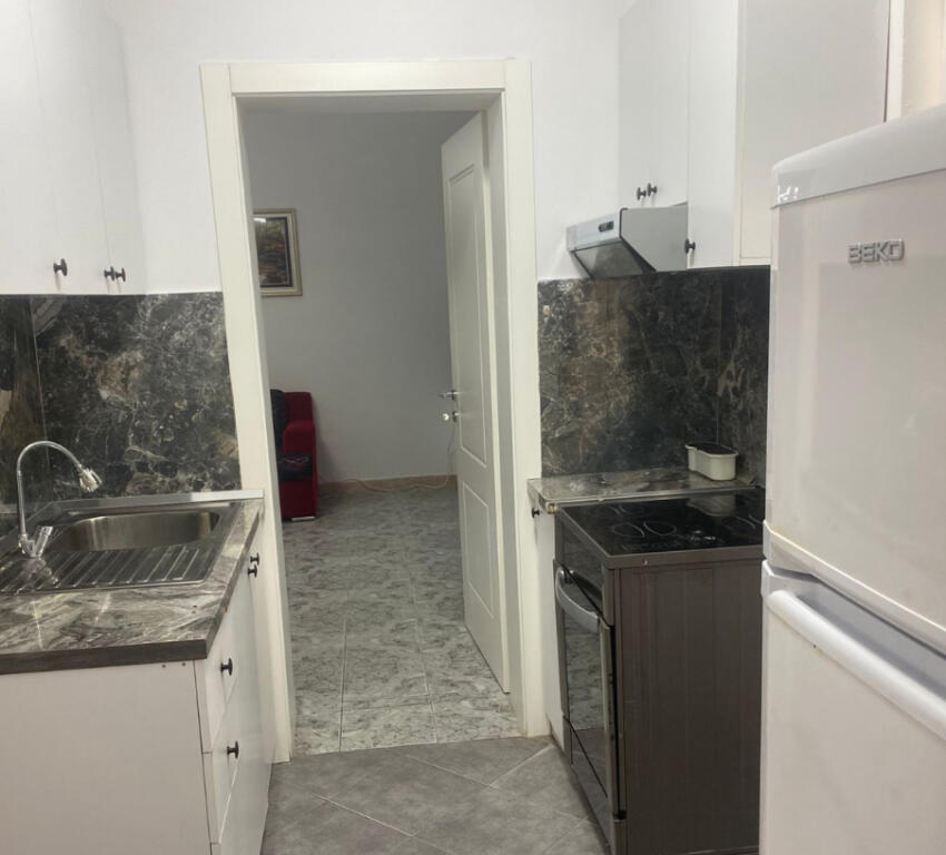 Një apartament 1+1 jepet me qera tek QSUT.