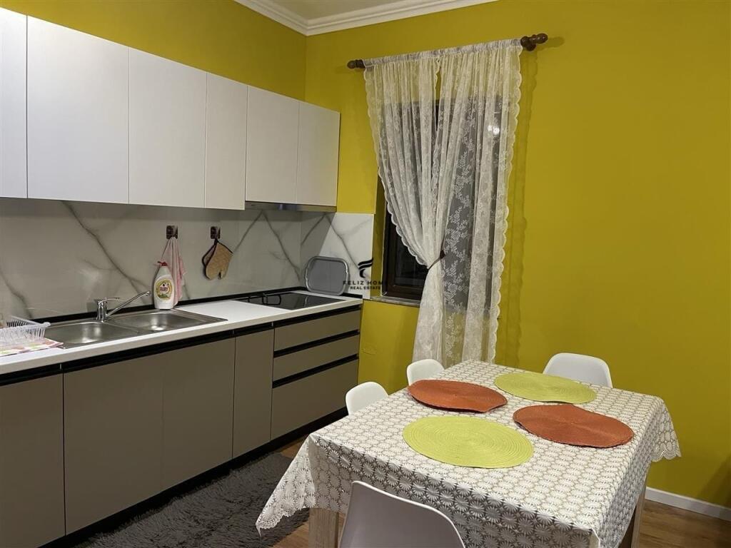 APARTAMENT ME QERA 2+1 STACIONI TRENIT 60.000 LEKE