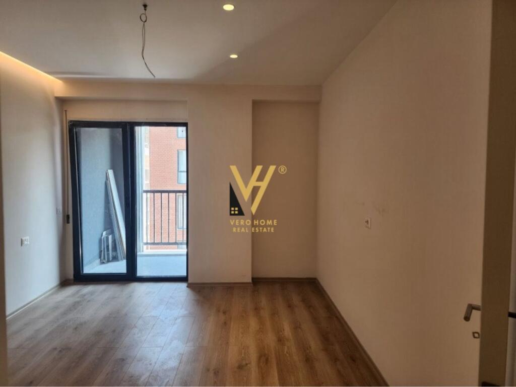 JEPET ME QERA AMBIENT 92 M2 NË BULEVARDIN E RI 500 EURO